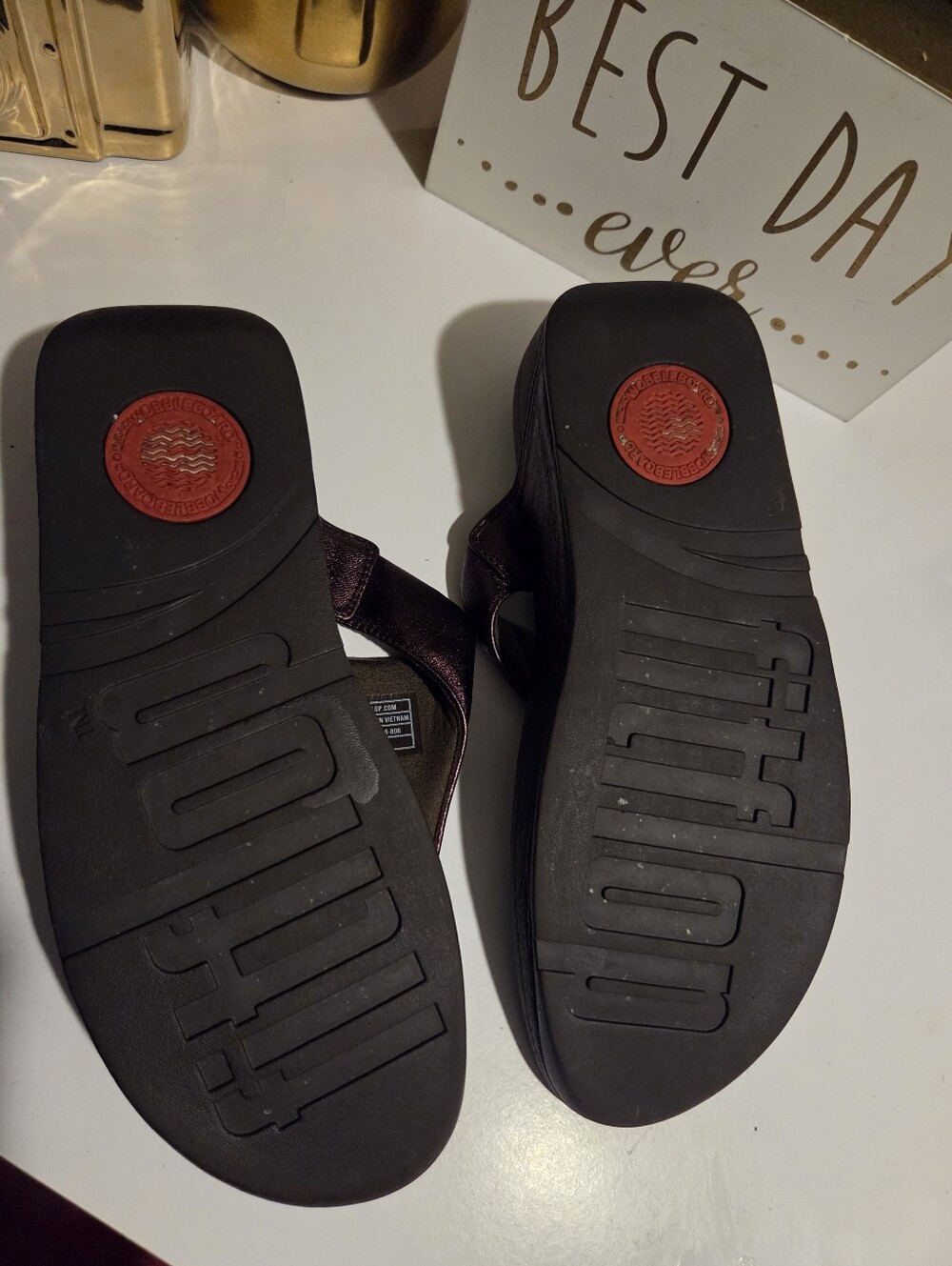FitFlop Women's Lulu Leather Toe-Post Thong Sandals Chocolate Metallic - Picture 7 of 10